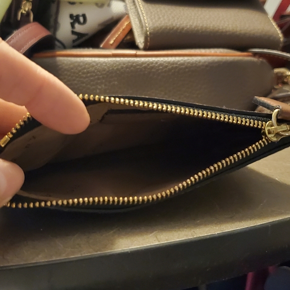 Burberry zipper wallet - Picture 3 of 3